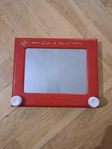 säljer min ritleksak (Etch A Sketch)