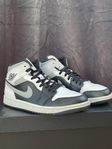 Air Jordan 1 mid (gs) black/white-lt smoke grey