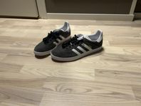 Adidas skor 