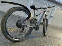 Nästan ny Värstingmodell Eldriven Mountainbike(45km/h)