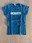 S - Nyskick HOKA bomulls t-shirt