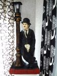 Charlie Chaplin Staty med Lampa