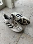 Adidas fotbollsskor