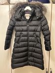 Moncler jacka stl 140 barn