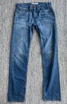 Blåa jeans från Levi’s i strl 28/32 modell 519 slim