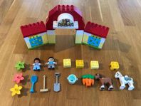 LEGO DUPLO Häststall och ponnyvård 10951