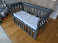 Troll bedside crib