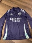 Arsenal dress (tjock tröja + byxorna)