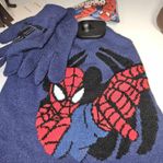 Blå mössa och vantar Spiderman.