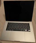 MacBook Air 15” M2, 16 GB RAM, 256 GB SSD – Nästan ny!