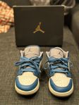 Nike Air Jordan 1 Low Junior storlek 37,5