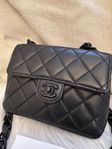 Chanel classic min flap all black 