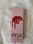 Kylie cosmetic lip kit