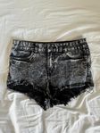 gråa shorts