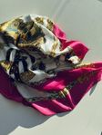 Ny mönstrad scarf - rosa detaljer