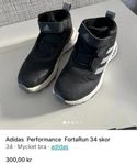 Adidas skor barn 34 ( innersula 19 cm )