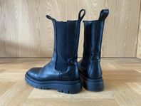 COPENHAGEN STUDIOS svarta boots/höststövlar stl 39