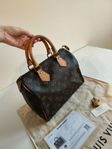 Louis Vuitton Speedy 25 i Monogram Canvas med tillbehör