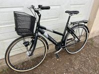 Crescent Street 7vxl Hybridcykel 28" med korg.