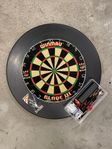 Darttavla Winmau Blade III, inklusive ram och pilar