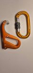 Belay device + carabiner