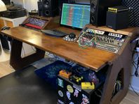 Studiobord med 12U rackutrymme