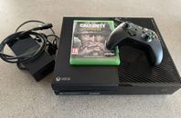 Xbox One Console med 1 kontroll och 3 spel