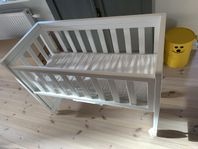 Troll bedside crib 