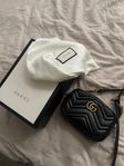 Gucci GG Marmount Mini Bag i svart 