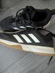 Adidas skor