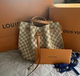 Louis Vuitton Girolata D Azur