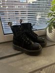 Dr. Martens platform Jadon 