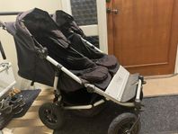 Dubbelvagn Mountain Buggy Duet med regnskydd