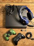 PS4 Pro med Headset + 2 controllers