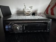 Alpine CDE-126BT bilstereo.