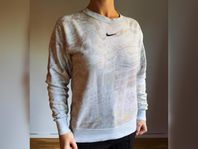 NIKE sweatshirt S i stl, står xs i tröjan. Nypris 899kr