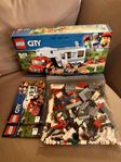 Lego City Pickup & Caravan 