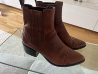 Bruna boots i skinn Vagabond 