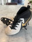 Nike fotbollsskor stl 36.5