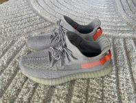 Yeezy 350 v2 Tail light