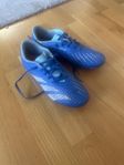 Fotbollsskor Adidas Predator Storlek 38