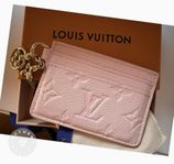 LOUIS VUITTON LV Charms Card Holder Pink opale Slutsåld