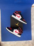 Jordan 1 Mid Gym Red 