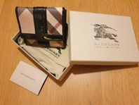 BURBERRY  Nova Check Patent Wallet Black