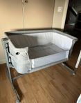 Praktiskt bedside crib av märket Kinderkraft