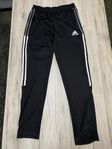 2 par fina Adidas Aeroready byxor