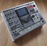 Roland MC 909 Groovebox 