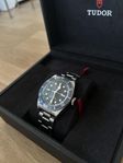 Tudor Black Bay 41 i mycket fint skick