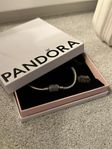 Pandora armband 19 cm med 1 berlock