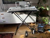 Yahama Keyboard med CM-30 cube Monitor Roland